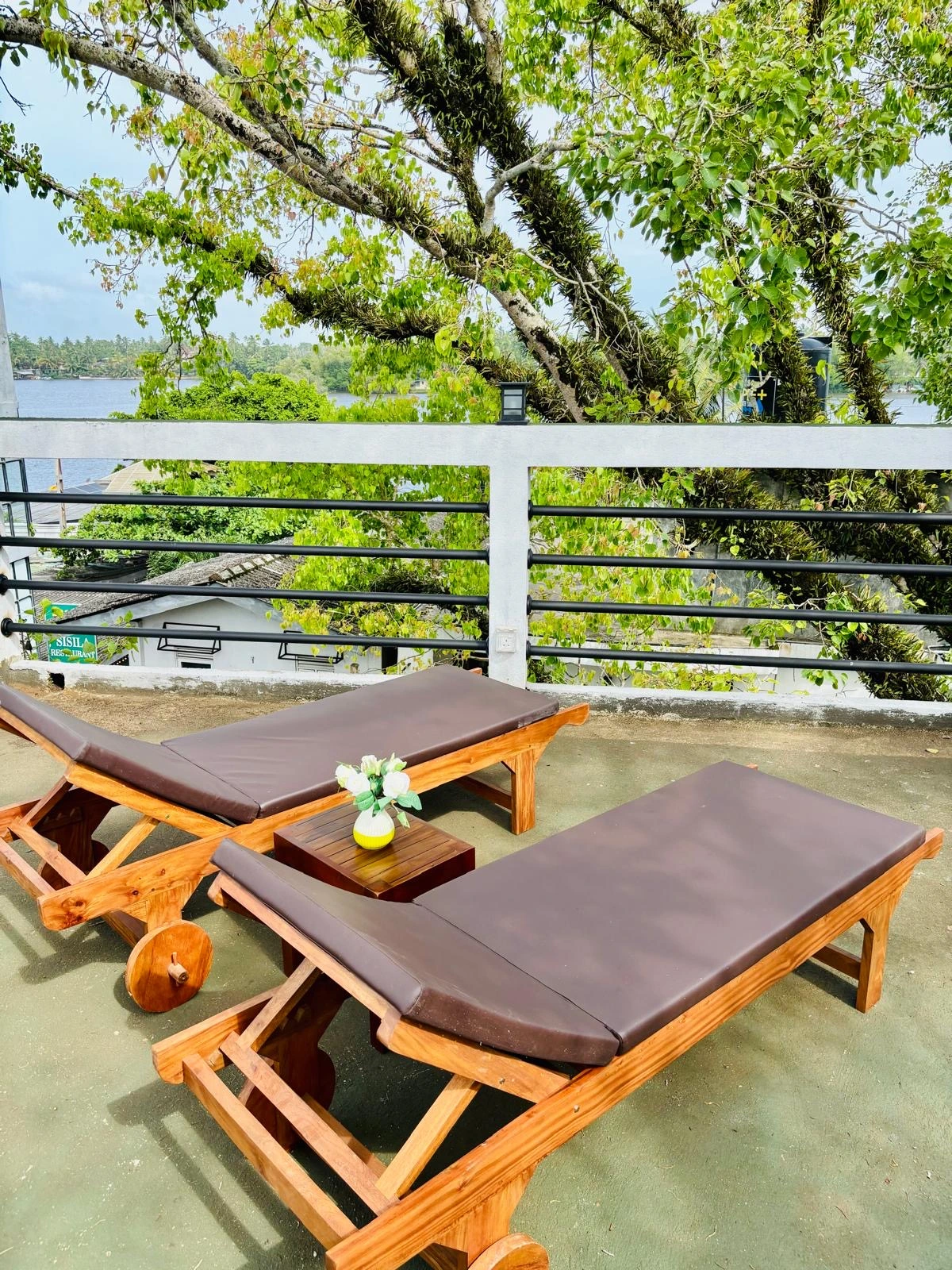 Dinewa Apartment under the Bo tree